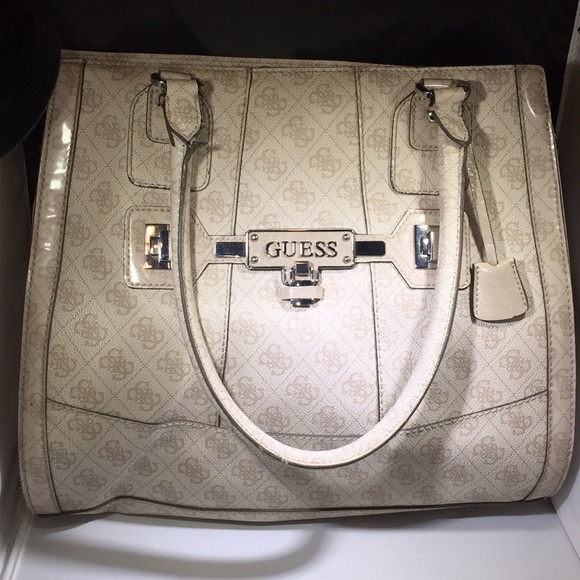 15”x13” guess bag! Perfect for laptop or overnight - Picture 2 of 4